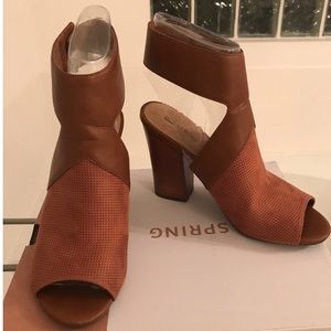 Cognac suede heals